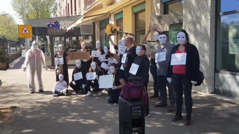 Les Masques Blancs Lyon à Villefranche Action Pancartes le 26 Avril 2021