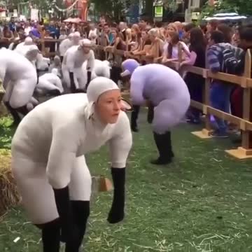 ΖΟΥΝ ΑΝΑΜΕΣΑ ΜΑΣ.