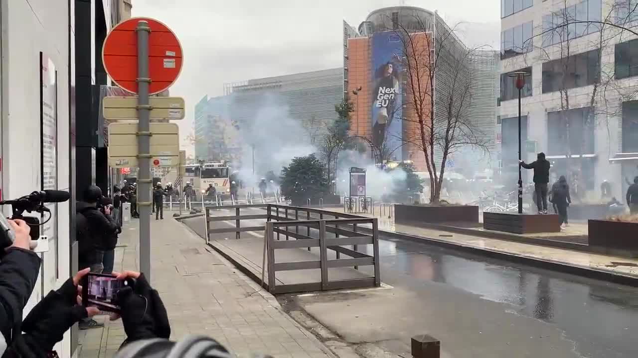 EU NWO cops in Brusseles used water cannon against protesters.Make them famous.