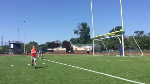 Niño de 4 años hace un gol desde 10 yardas