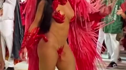 PAOLLA OLIVEIRA MOSTRA CORPÃO ESCULTURAL E ABALA A WEB