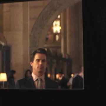 Man forges employment certificates, enters the bank, and steals millions.