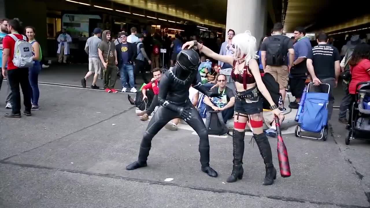 BLACK PANTHER VS SPIDER MAN VS New York Comic Con 2017 Ft. DEADPOOL