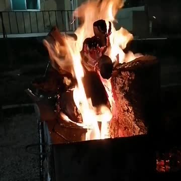 Silence of the night, the sound of flame