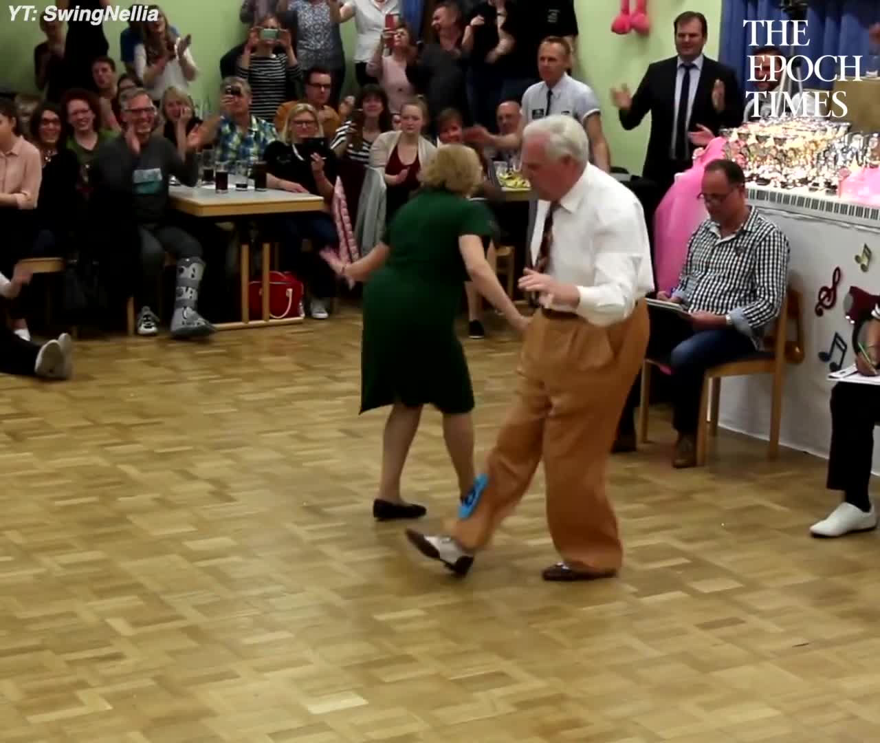 Elderly Couple Steals Show on the Dance Floor