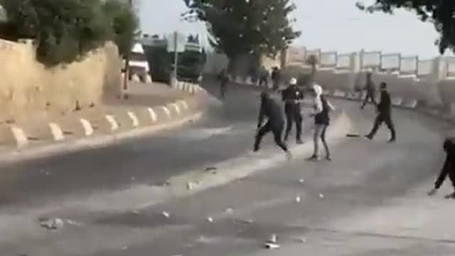 Peacefuls throwing stones at Public bus