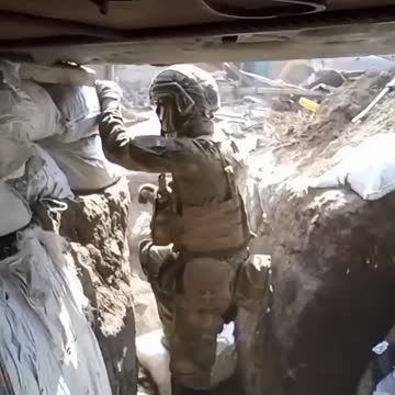 🇷🇺🇺🇦 Nazis From The 54th Ukrainian Motorized Brigade Gets Lucky Under Heavy Artillery Fire