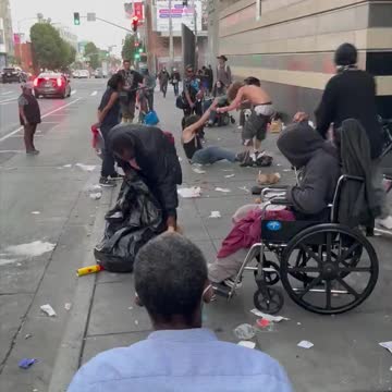 Homeless BRAWL On San Francisco Sidewalk
