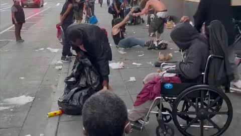 Homeless BRAWL On San Francisco Sidewalk