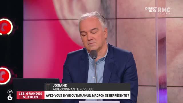 Une aide-soignante balance