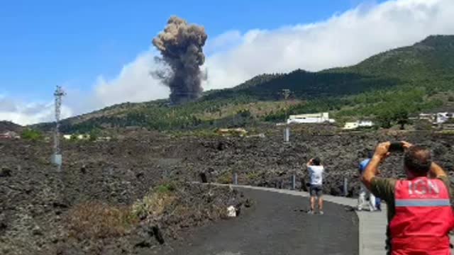 We are together Palma de Mallorca inthe pain of volcano eruption 🌋