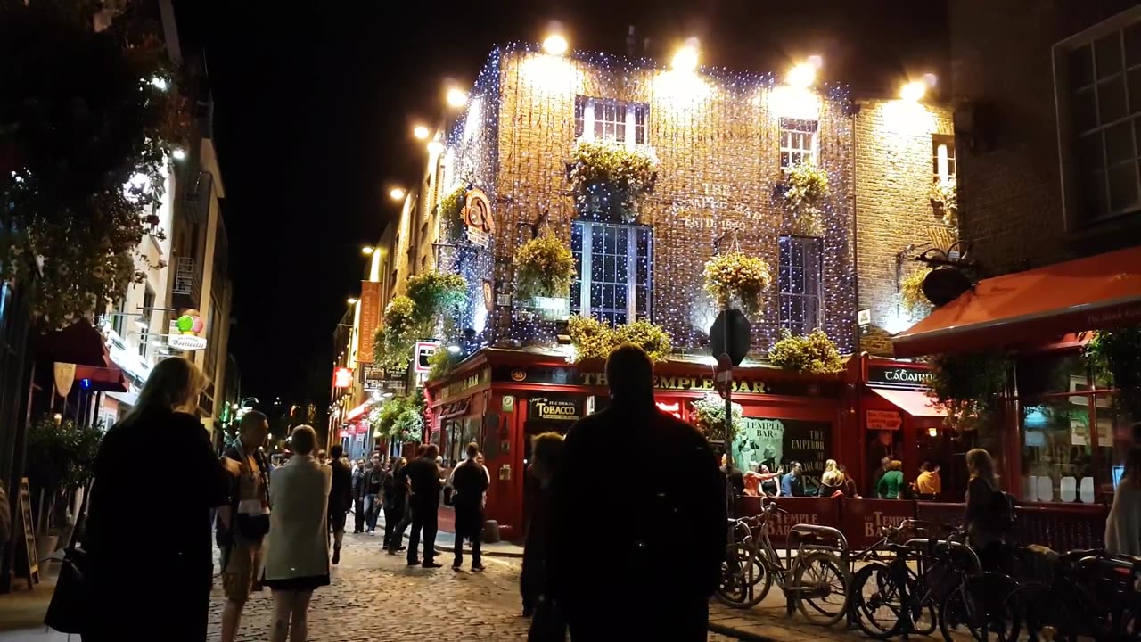 Dublin Temple Bar street