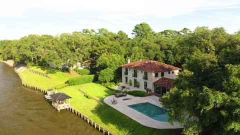 Sophisticated Serene Retreat in Charleston South Carolina