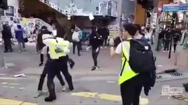 Hong Kong PoPo open fire to citizen