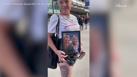 Fan shows off Shane Warne tattoo at the cricket legend's memorial