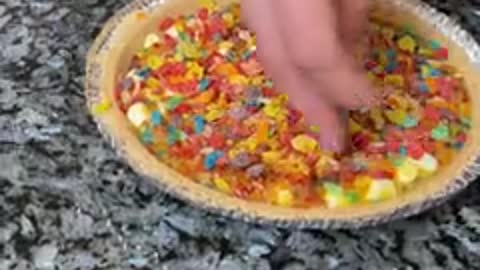 Fast and easy desert recipe! Fruity Pebble Pie!