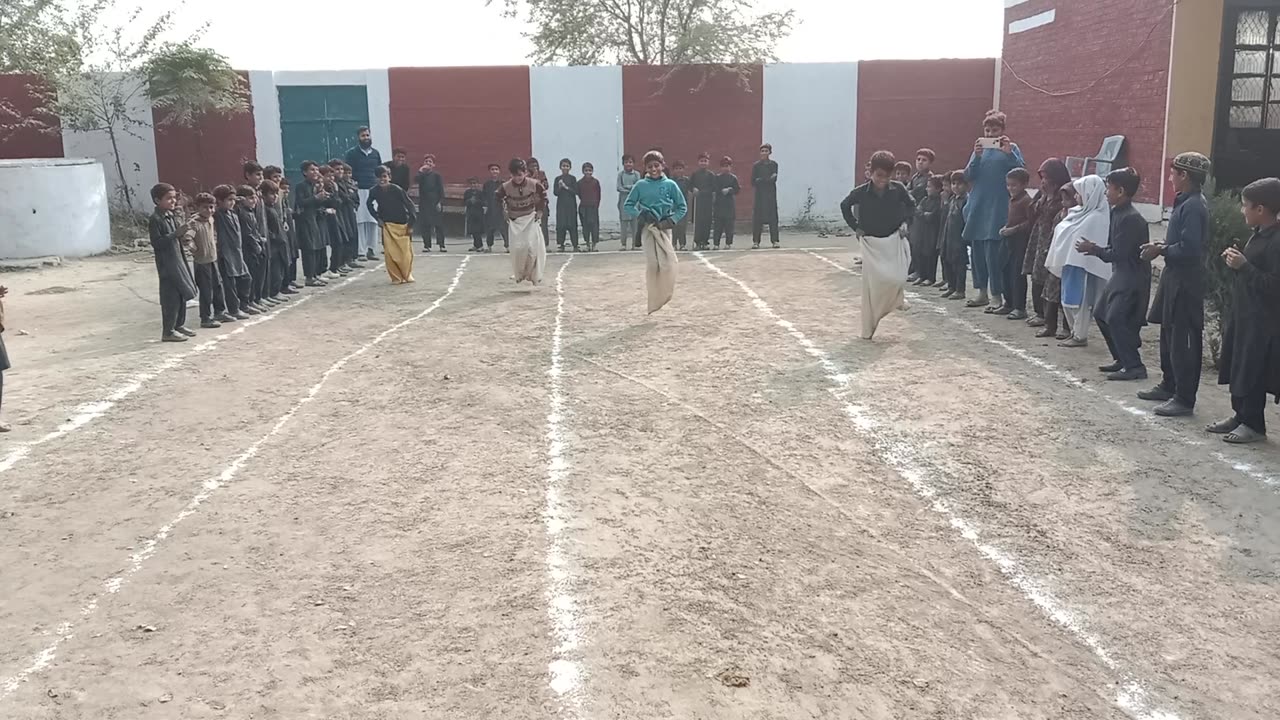 Sack race in kindergarten school 🏫