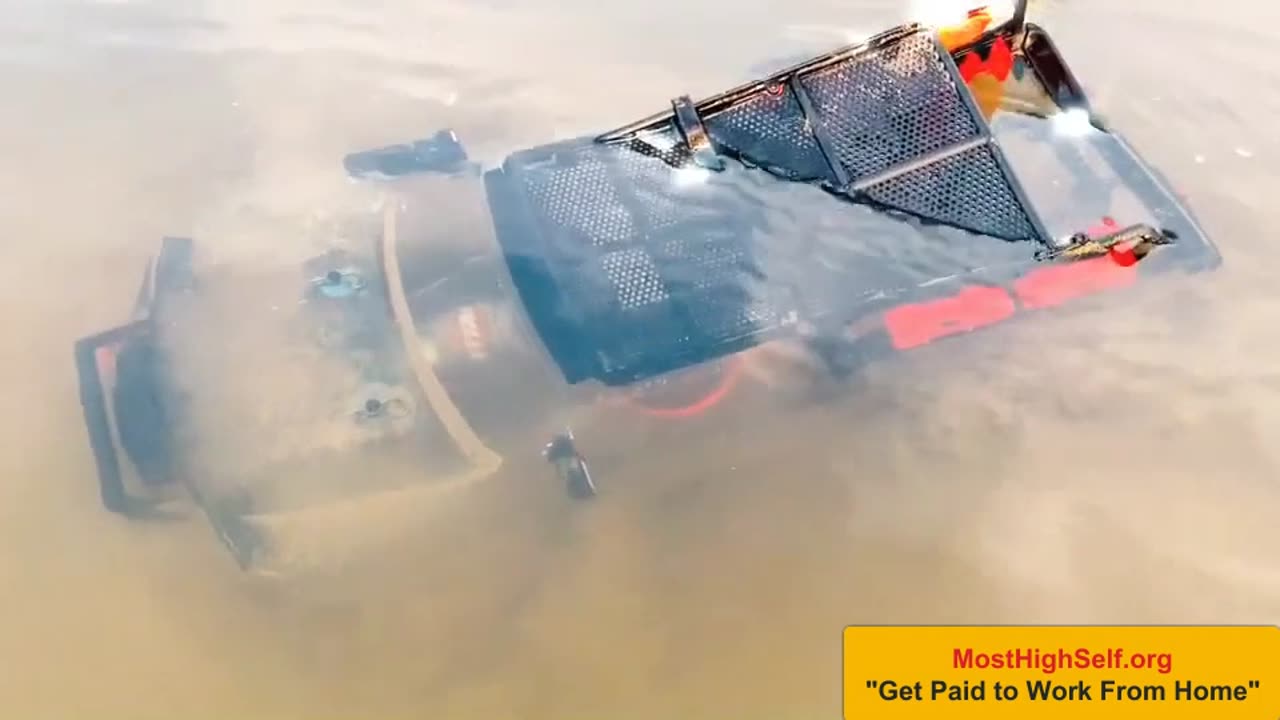 🌊 Oops! Traxxas TRX4 Takes a Dive into the Lake! 🌊