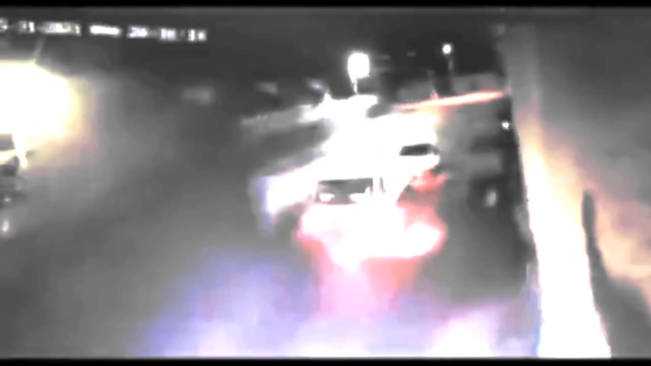 ***Danger☠️⚡UFO use a laser? Strange flying creature***