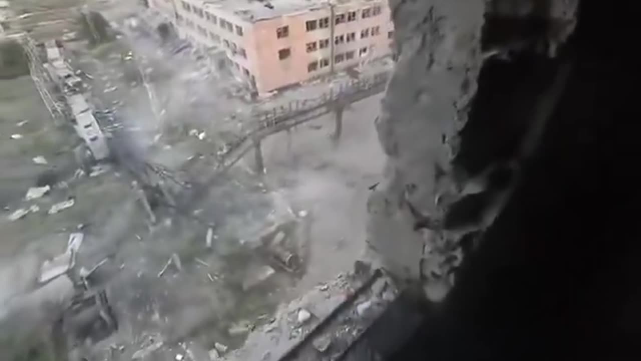 Archival Helmet Cam Footage of a Russian Storming Yuzhnodonbasskaya No. 1 Under Fire From the AFU