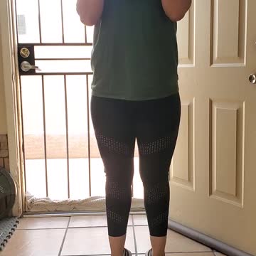 Alexis close leg squat