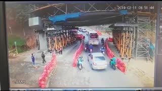 Buscan al conductor de un automóvil que causó múltiple accidente en Floridablanca