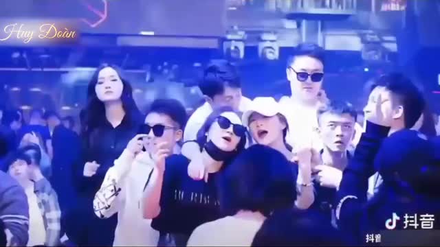 music video.(cùng nghe nhạc và ngắm gái xinh nhé mn)