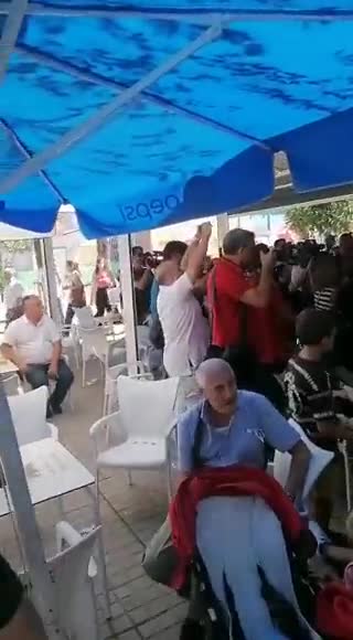 es abucheado en Sevilla: "¡hijo de puta! ¡indecente! ¡fuera!"