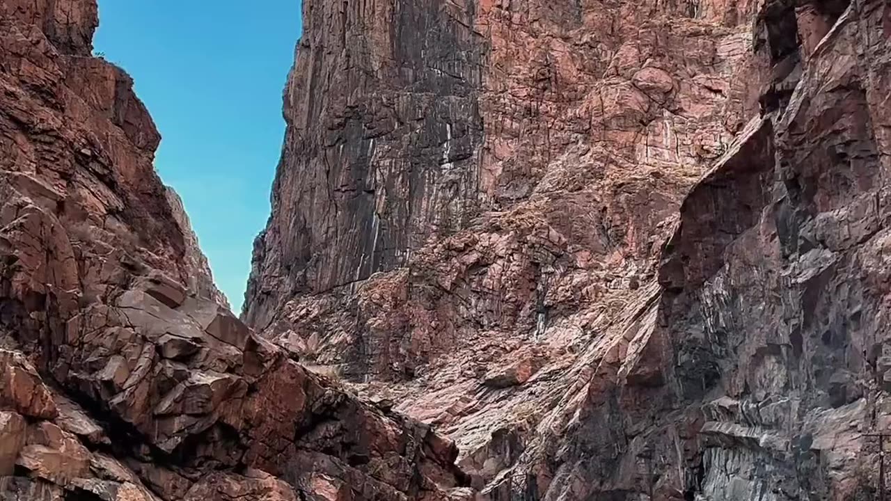 THE SHORT BUT EXCEPTIONALLY EXCITING TOURIST TRAIN RIDE THROUGH THE ROYAL GORGE IN COLORADO USA