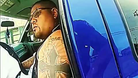 look what happened to this policeman during an approach to a suspect!!! 😱 the ending is surprising!!