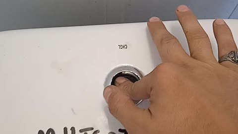 ΜΕΧΡΙ ΚΑΙ ΟΙ ΚΡΗΤΙΚΕΣ ΤΟΥΑΛΕΤΕΣ ΜΙΛΑΝΕ ΓΙΑ ΤΗΝ ΚΑΤΑΝΤΙΑ!!!