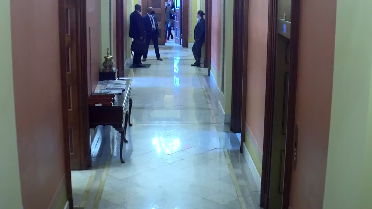 0263USCH02H227Hallway_2021-01-06_10h40min01s697ms.mp4