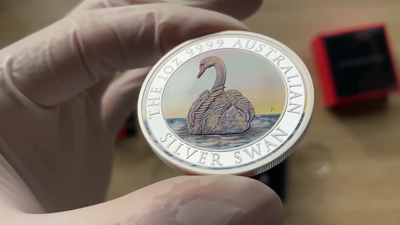 2023 Perth Mint Australia, The Australian Silver Swan : White Swan with Backside Visible 1oz Coin.