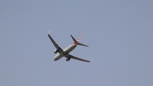 American Airlines Boeing 737-800 Departing St Louis Lambert Intl for Winston Salem, NC