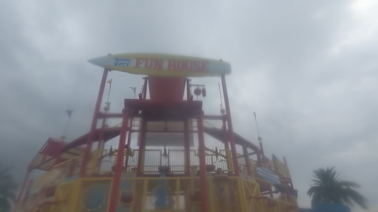 Knott's soak city water buckets