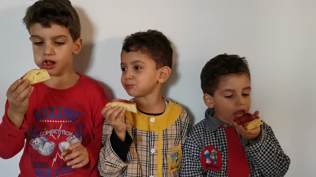 Mes enfants donnent l'avis pour mon gâteau