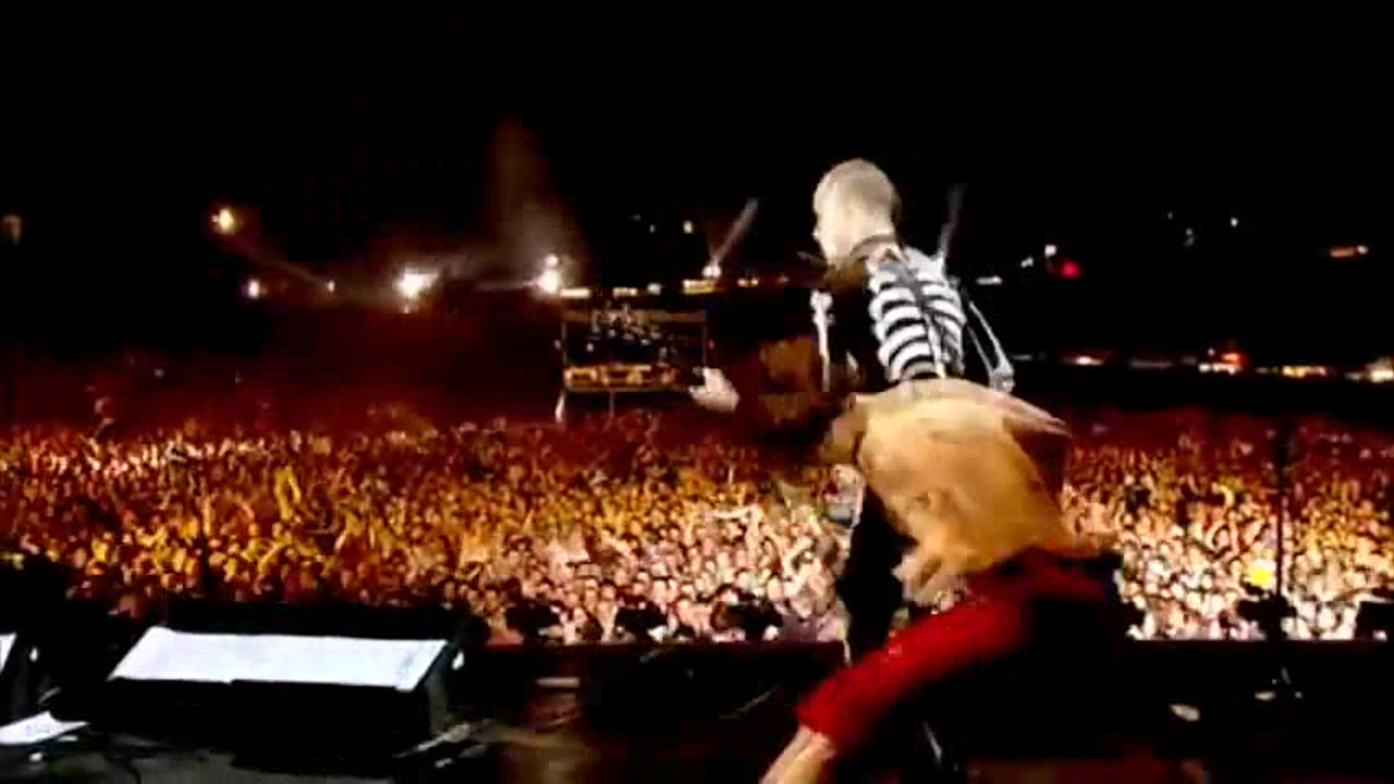 Red Hot Chilli Peppers [17] Give It Away