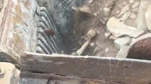 The rock crushing part 14