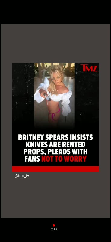 Britney spears playing with knifes 🔪10/3/23