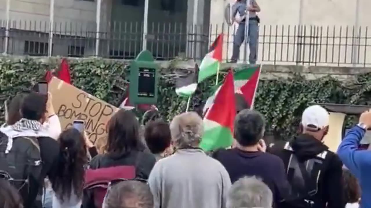 The Israeli flag is torn down in front of the United Nations Food Organisation building in Rome