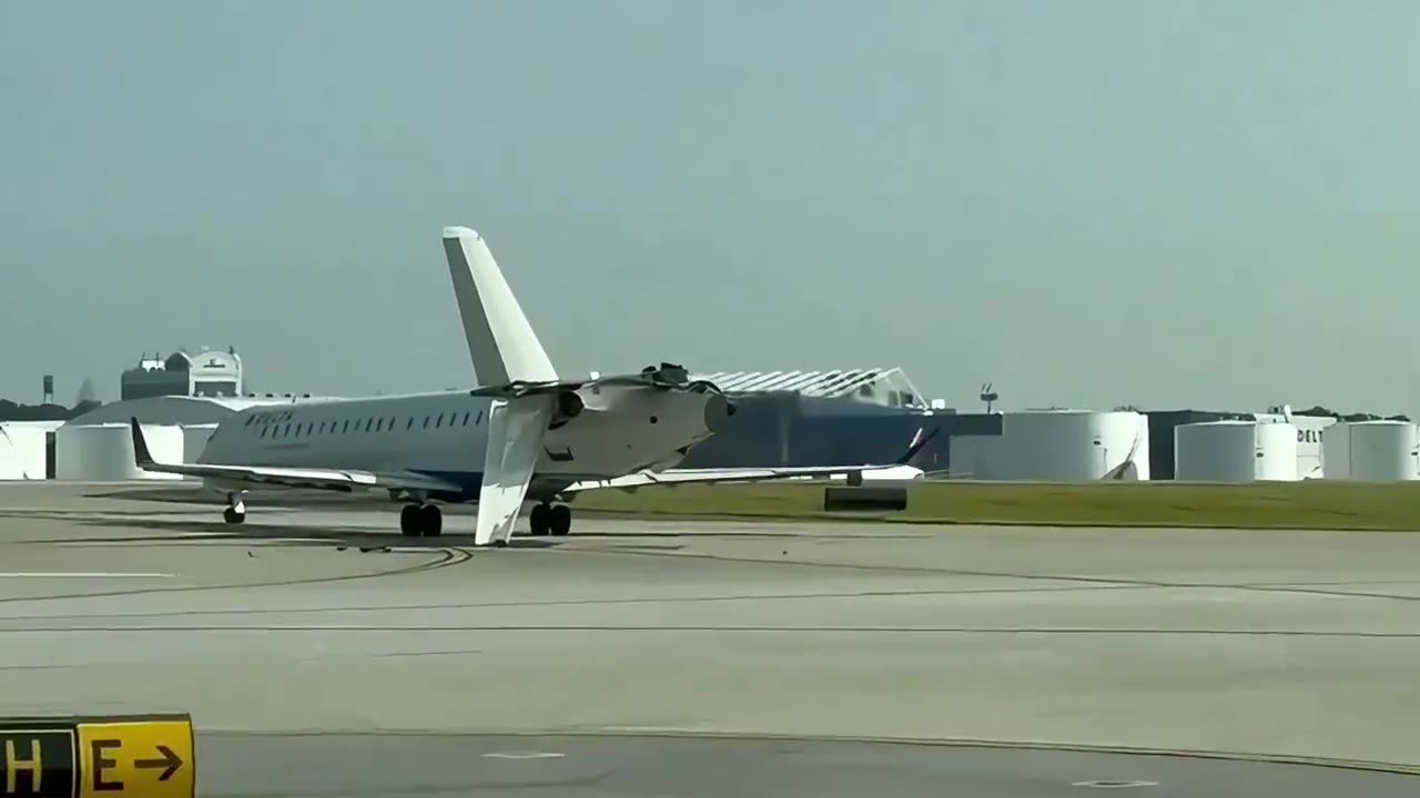 Delta Air Lines collides with a Delta Connection Bombardier at Atlanta International Airport.