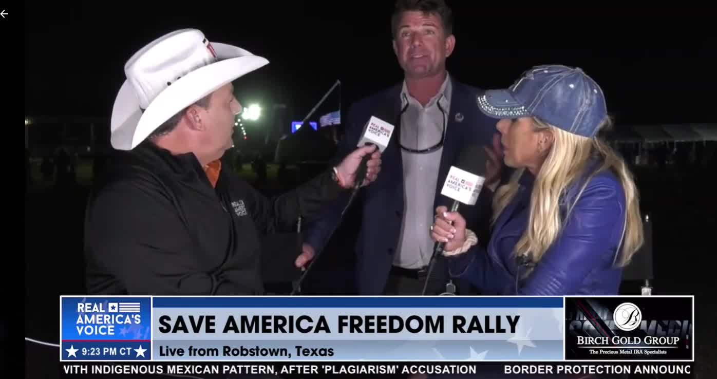 J6 Defendant Treniss Evans Starts Singing Anthem During Trump Rally - Amazing Moment