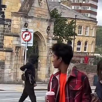 ΣΤΟ ΜΕΤΑΞΥ ΣΤΗΝ ΑΓΓΛΙΑ.