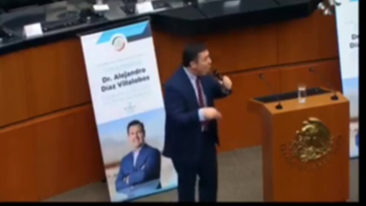 Dr. Alejandro Díaz (inmunólogo y pediatra) en el Senado mejicano el 1 de marzo de 2023