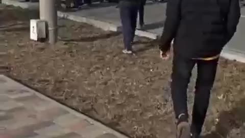 Citizens attack Russian soldiers