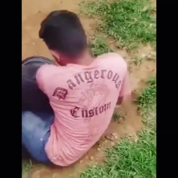 Anconda attack in a man