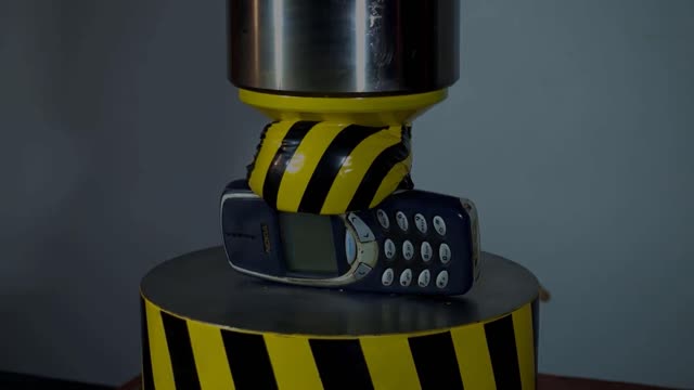 HYDRAULIC PRESS VS NOKIA 3310 fack vs original