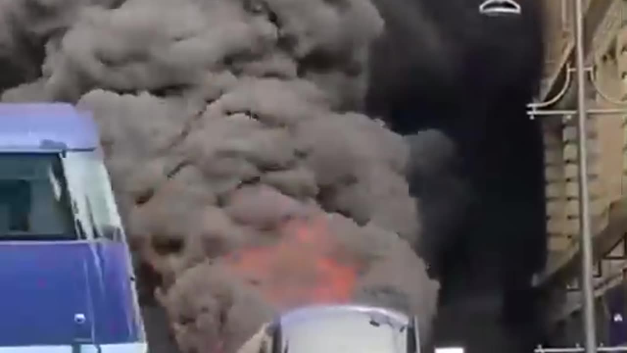 THE IRONY! Electric Bus on Fire 😀 in UK 🇬🇧 In Designated 'Clean Air Zone' The UK...