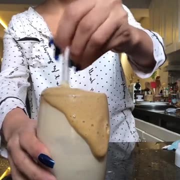 Dalgona Coffee making #icedcoffee #nescafe #dalgona #makingcoffee #soukainasing #dalgonacoffee