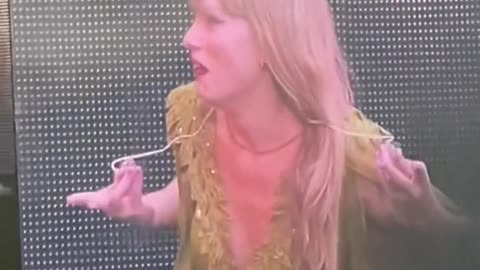 The Longest Applause Ever For Taylor!